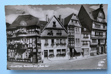 Ansichtskarte AK Adenau Eifel 1950er Jahre Marktplatz Blaues Eck Restaurant Friseur Geschäfte Architektur Ortsansicht Rheinland Pfalz
